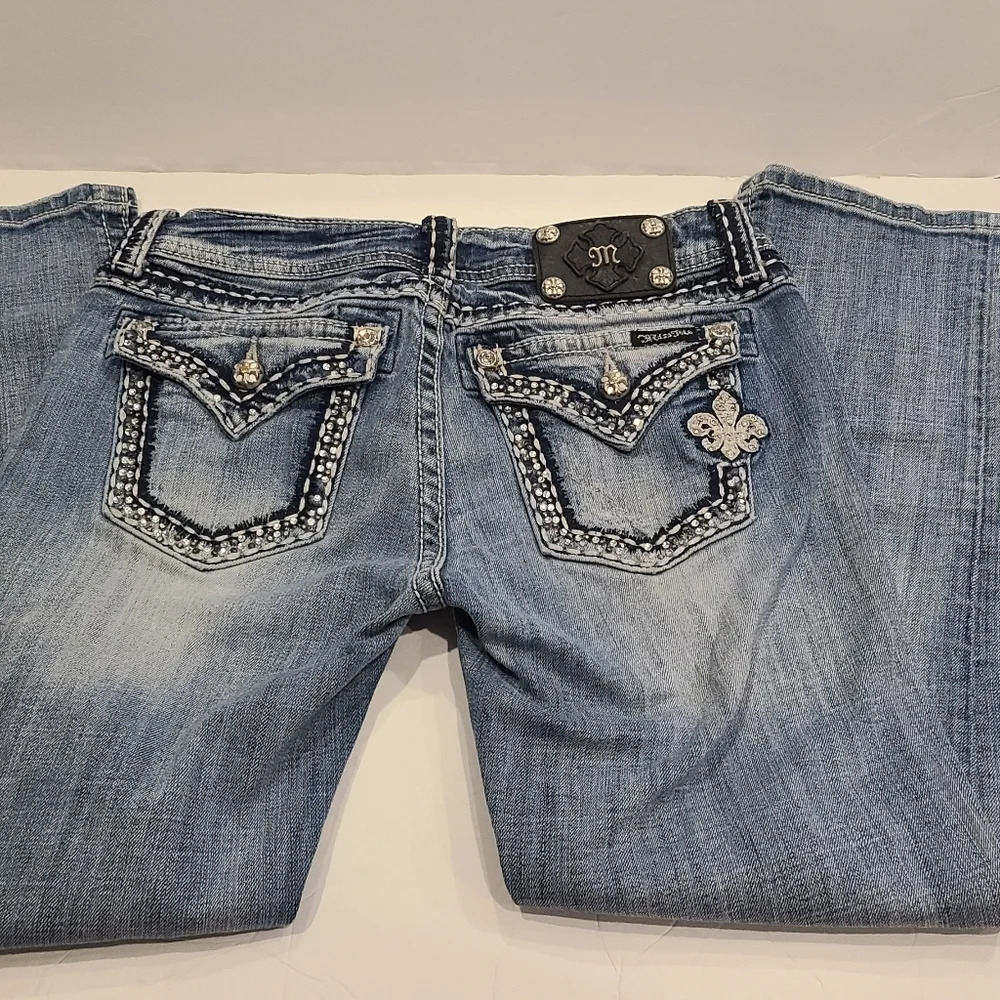 Miss Me easy capri sz.27 (26 inseam) blue Embroidered